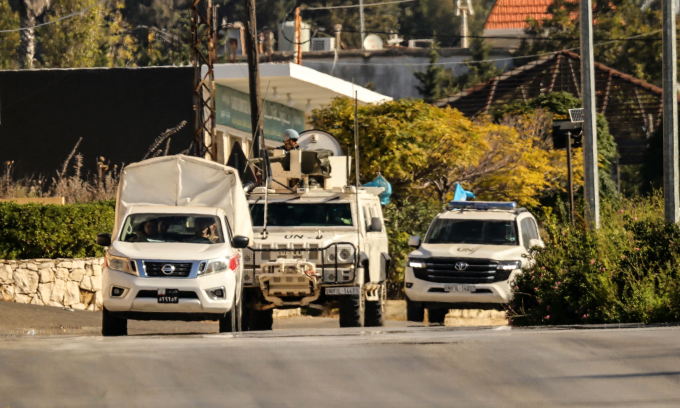 Xe của UNIFIL tuần tra tại miền nam Lebanon hôm 12/10. Ảnh: AFP