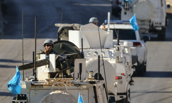 Đoàn xe của UNIFIL tuần tra tại thị trấn Marjayoun ở miền nam Lebanon hôm 12/10. Ảnh: AFP