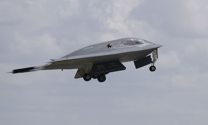 Oanh tạc cơ tàng hình B-2 Spirit cất cánh từ sân bay quân sự Whiteman, bang Missouri, ngày 23/5. Ảnh: USAF