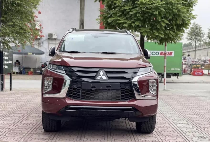 Mitsubishi Pajero Sport giảm giá mạnh tại đại lý: Bản 'base' còn 920 triệu ngang Territory, dọn kho chờ mẫu mới ra mắt- Ảnh 2.