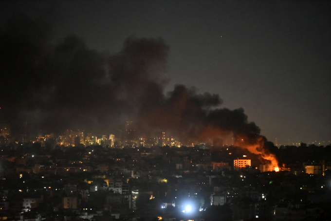 Khói bốc lên sau cuộc không kích ở khu vực ngoại ô phía nam Beirut, Lebanon ngày 20/10. Ảnh: AFP