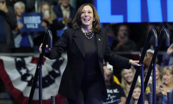 Phó tổng thống Kamala Harris tại một sự kiện vận động tranh cử ở Erie, Pennsylvania, hôm 14/10. Ảnh: AP