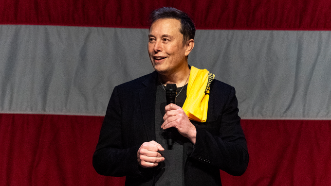 Elon Musk tại buổi lễ ở nhà hát Roxian, Pittsburgh, Pennsylvania, hôm 20/10. Ảnh: AFP