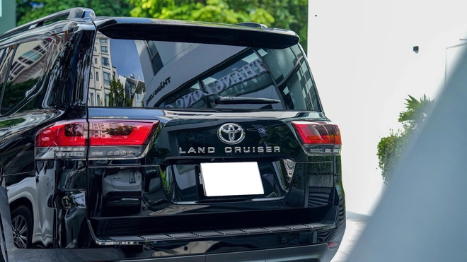 Toyota Land Cruiser hàng hiếm rao bán đắt hơn cả Lexus RX: Ngoại thất 'full' đen, nội thất độ kiểu thương gia- Ảnh 5.