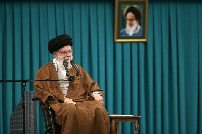 Lãnh tụ tối cao Iran Ayatollah Ali Khamenei phát biểu trước đám đông ở thủ đô Tehran ngày 27/10. Ảnh: AFP