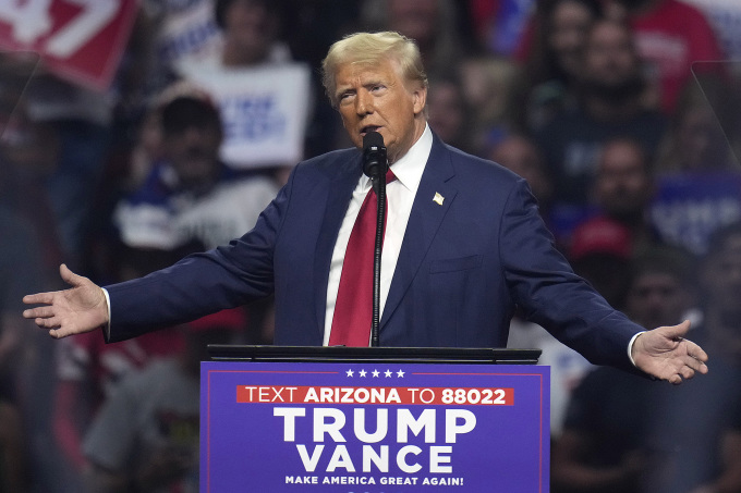 Ông Donald Trump phát biểu tại Glendale, bang Arizona ngày 23/8. Ảnh: AP