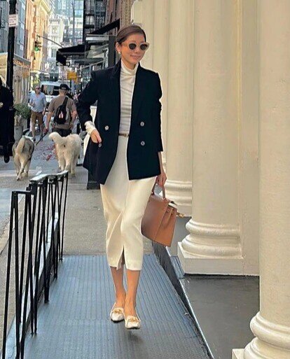 Chân váy dài từng bị chê amp;#34;quê mùaamp;#34;, nay thành hot item mùa thu với 6 cách mix cực sang - 16