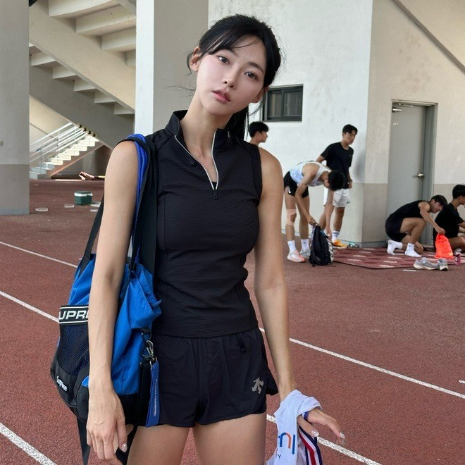 amp;#34;Nữ thần chạy bộamp;#34; Hàn Quốc khoe vóc dáng săn chắc miễn chê - 3