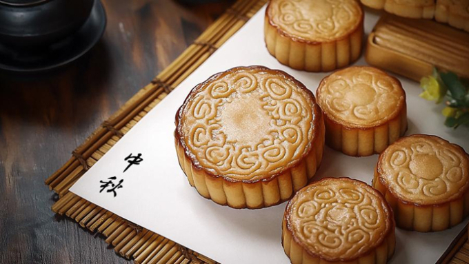 Bánh Trung thu Trung Quốc phổ biến ở mức giá 70-200 tệ/hộp. Ảnh: Sina