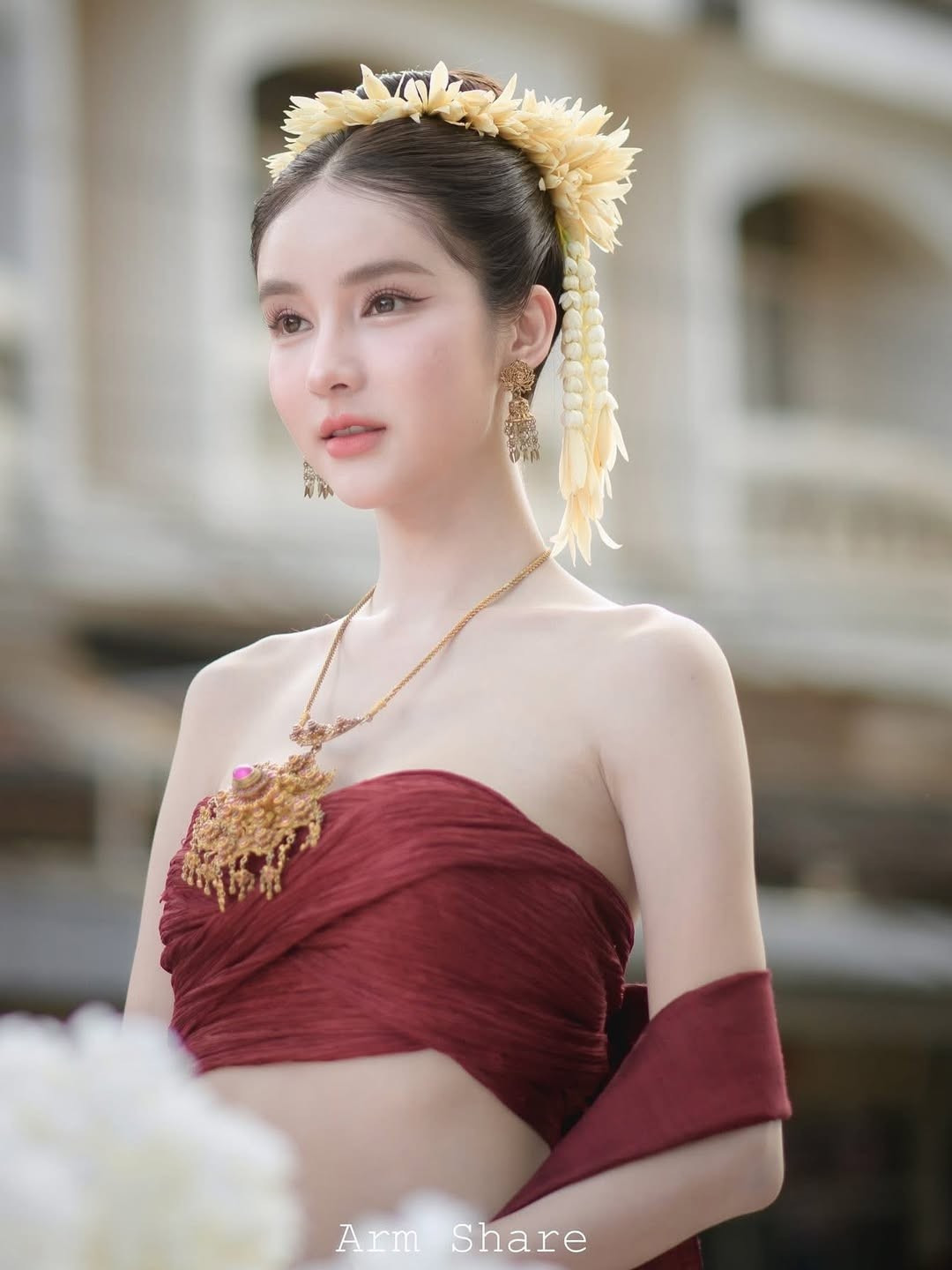 Danh tính cô gái xinh đẹp khiến dân mạng amp;#34;đứng hìnhamp;#34; trong lễ hội ở Thái Lan - 2