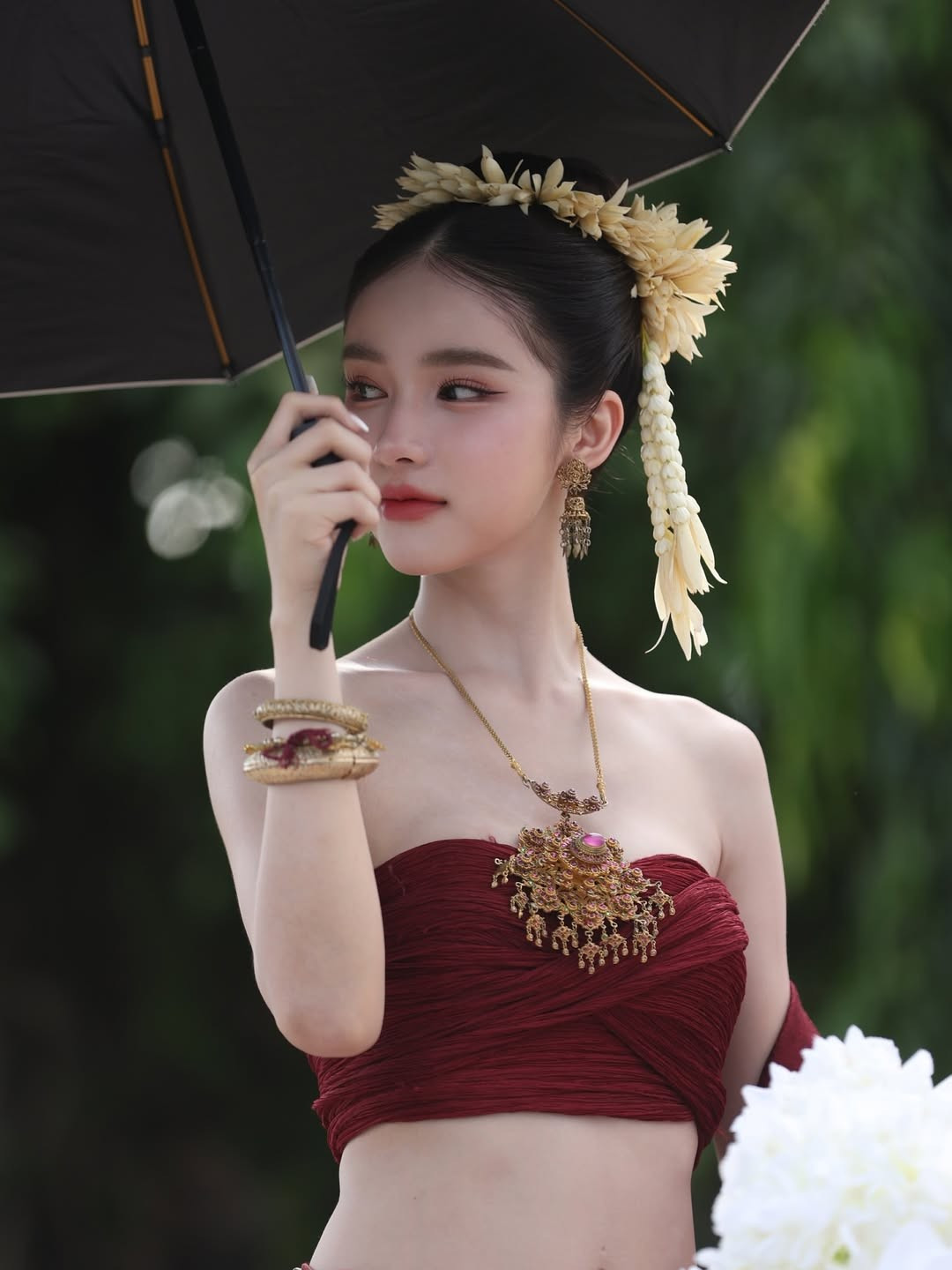 Danh tính cô gái xinh đẹp khiến dân mạng amp;#34;đứng hìnhamp;#34; trong lễ hội ở Thái Lan - 3