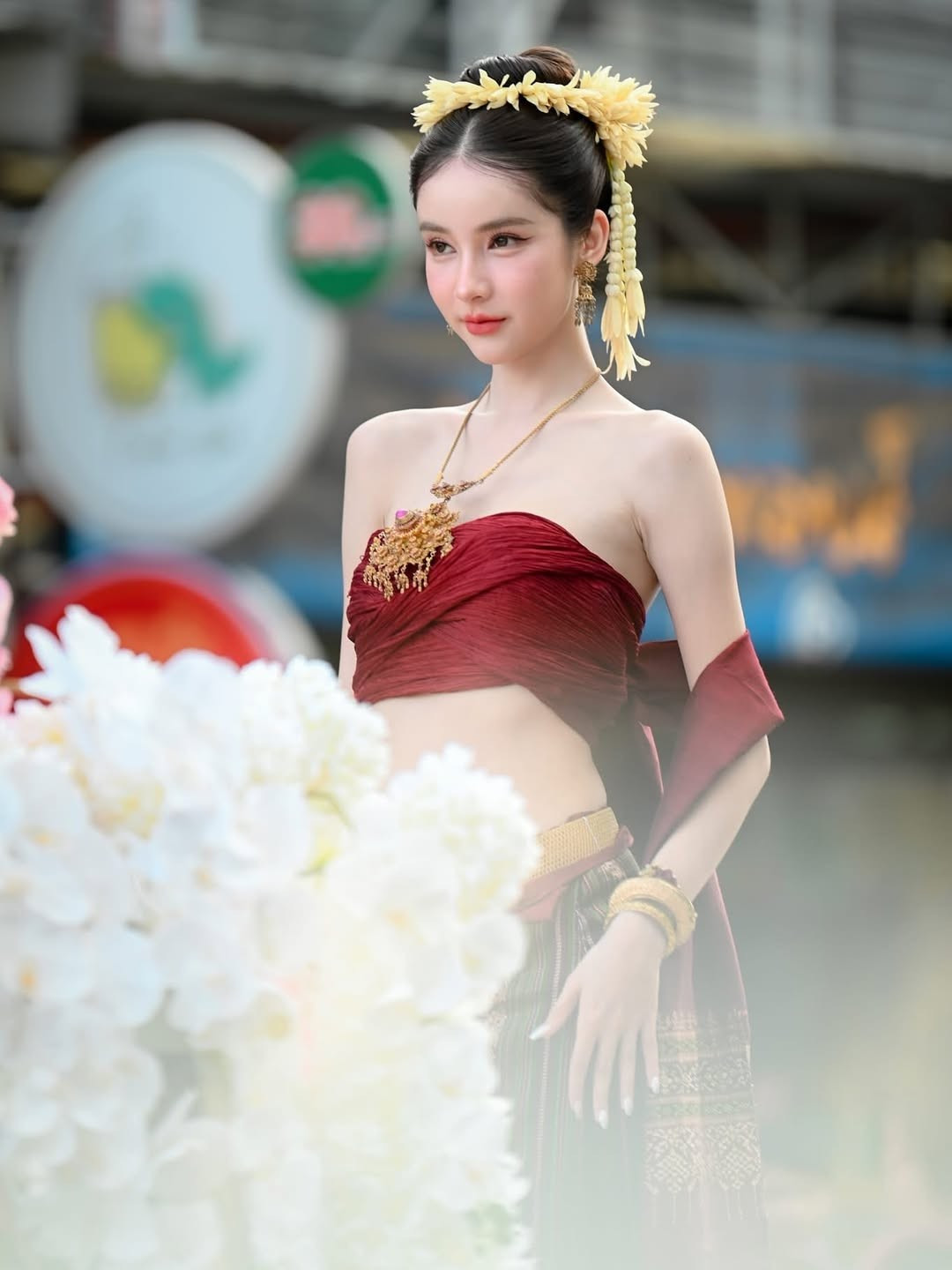 Danh tính cô gái xinh đẹp khiến dân mạng amp;#34;đứng hìnhamp;#34; trong lễ hội ở Thái Lan - 4