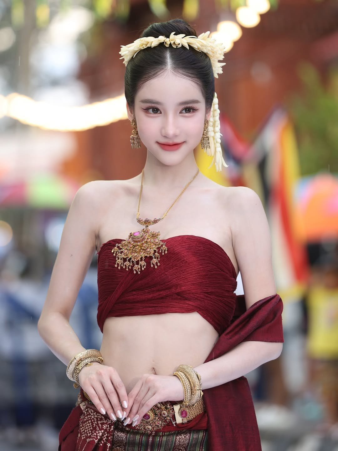 Danh tính cô gái xinh đẹp khiến dân mạng amp;#34;đứng hìnhamp;#34; trong lễ hội ở Thái Lan - 7