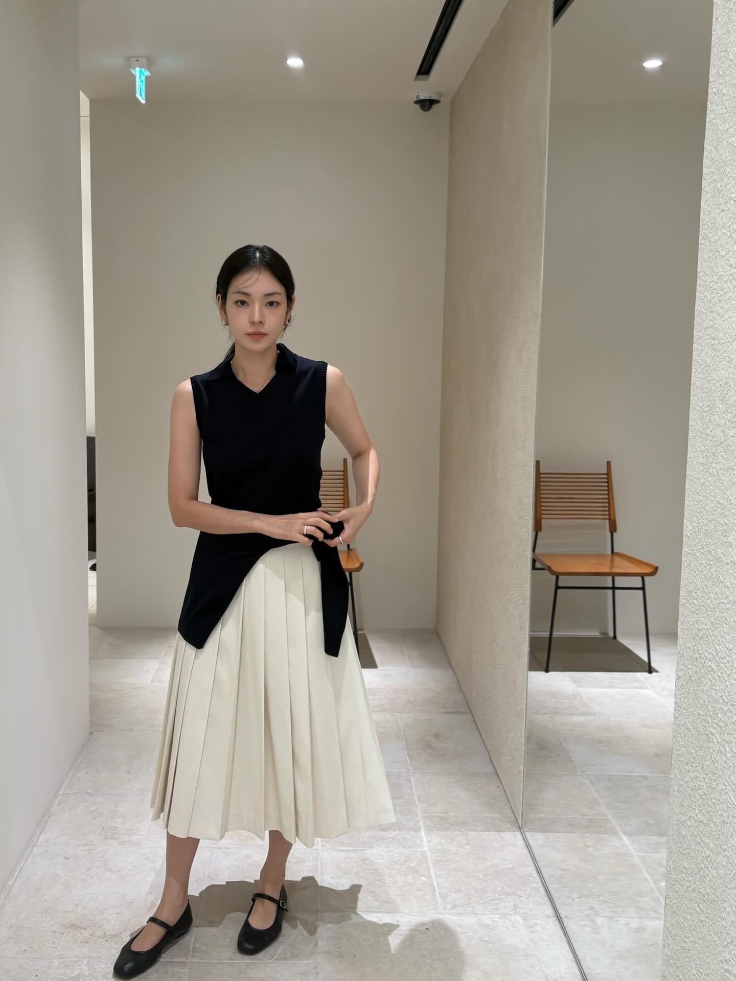 Không biết mang giày gì để hợp mùa đông, cứ nhìn tủ đồ của phụ nữ Pháp là hiểu: Toàn kiểu đơn giản mà sang chảnh amp;#34;đỉnh chópamp;#34; - 15