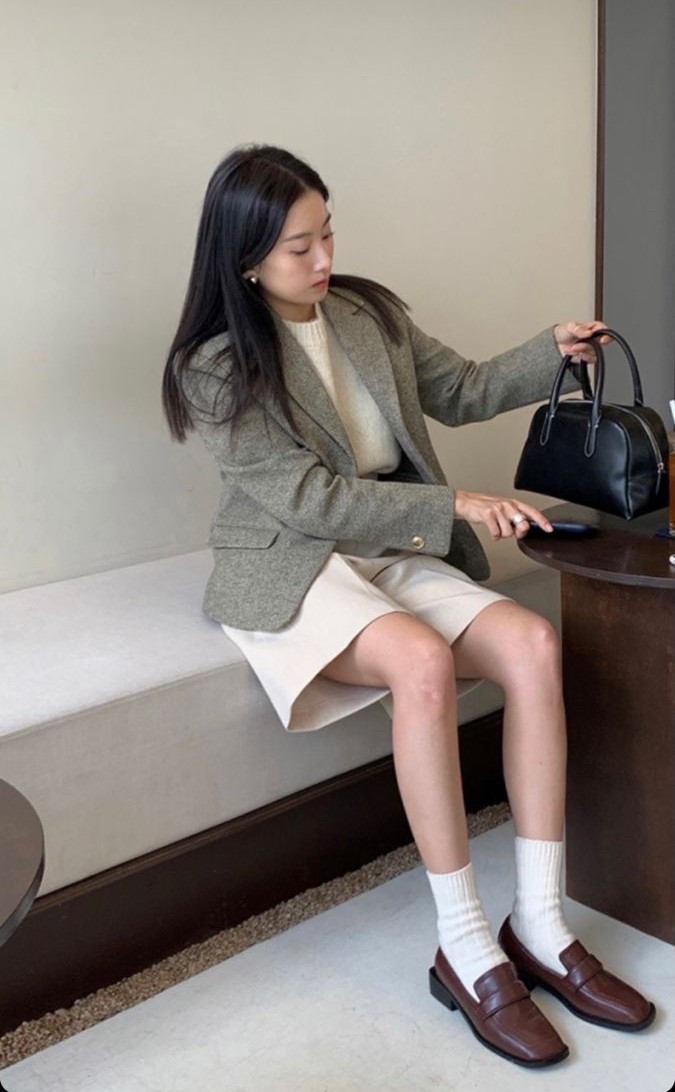 Không biết mang giày gì để hợp mùa đông, cứ nhìn tủ đồ của phụ nữ Pháp là hiểu: Toàn kiểu đơn giản mà sang chảnh amp;#34;đỉnh chópamp;#34; - 7