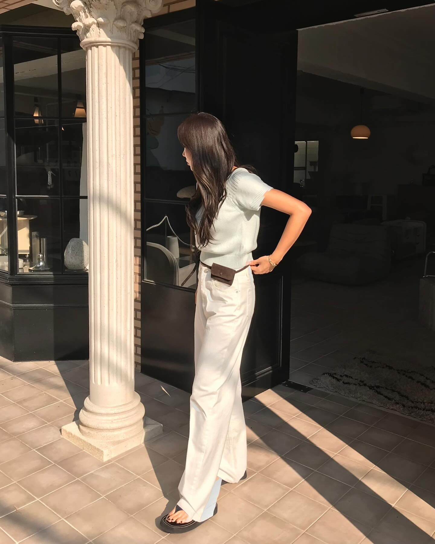 Áo len cộc tay không hề chán như bạn nghĩ: Chỉ cần phối đúng 5 kiểu này là sang xịn mịn suốt mùa Thu - Đông 2025 - 13