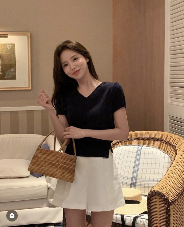 Áo len cộc tay không hề chán như bạn nghĩ: Chỉ cần phối đúng 5 kiểu này là sang xịn mịn suốt mùa Thu - Đông 2025 - 18