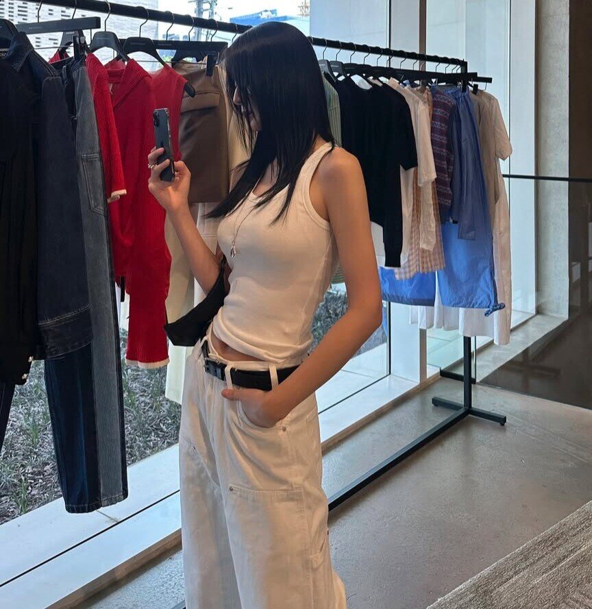 Mỹ nhân sở hữu đôi chân dài gần 1m1 được ví như thần Vệ Nữ, tuổi 34 vẫn khiến nhiều người phải mê mẩn vì mặc gì cũng sang  - 2