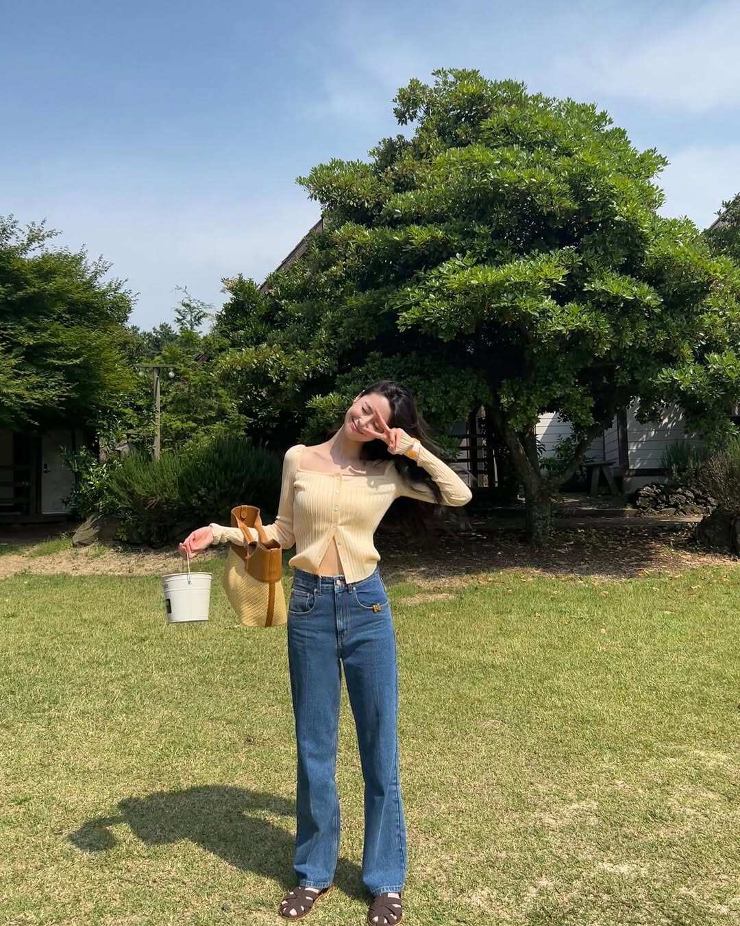 Mỹ nhân sở hữu đôi chân dài gần 1m1 được ví như thần Vệ Nữ, tuổi 34 vẫn khiến nhiều người phải mê mẩn vì mặc gì cũng sang  - 12