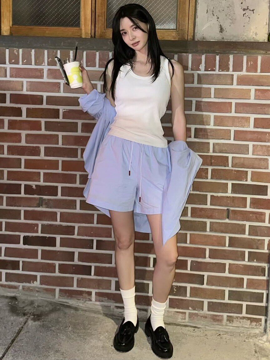 Mỹ nhân sở hữu đôi chân dài gần 1m1 được ví như thần Vệ Nữ, tuổi 34 vẫn khiến nhiều người phải mê mẩn vì mặc gì cũng sang  - 4