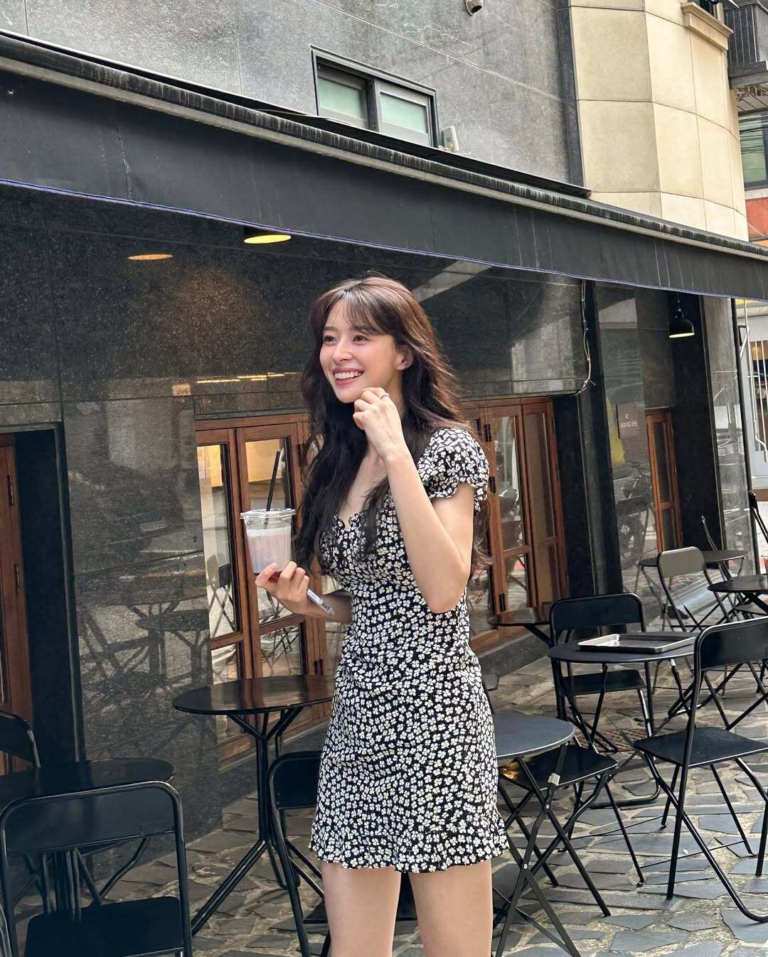 Mỹ nhân sở hữu đôi chân dài gần 1m1 được ví như thần Vệ Nữ, tuổi 34 vẫn khiến nhiều người phải mê mẩn vì mặc gì cũng sang  - 7