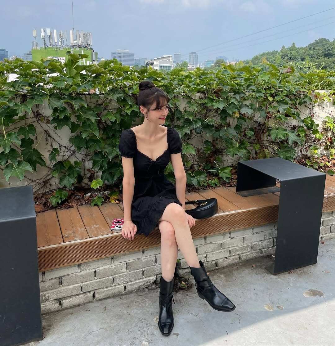 Mỹ nhân sở hữu đôi chân dài gần 1m1 được ví như thần Vệ Nữ, tuổi 34 vẫn khiến nhiều người phải mê mẩn vì mặc gì cũng sang  - 8