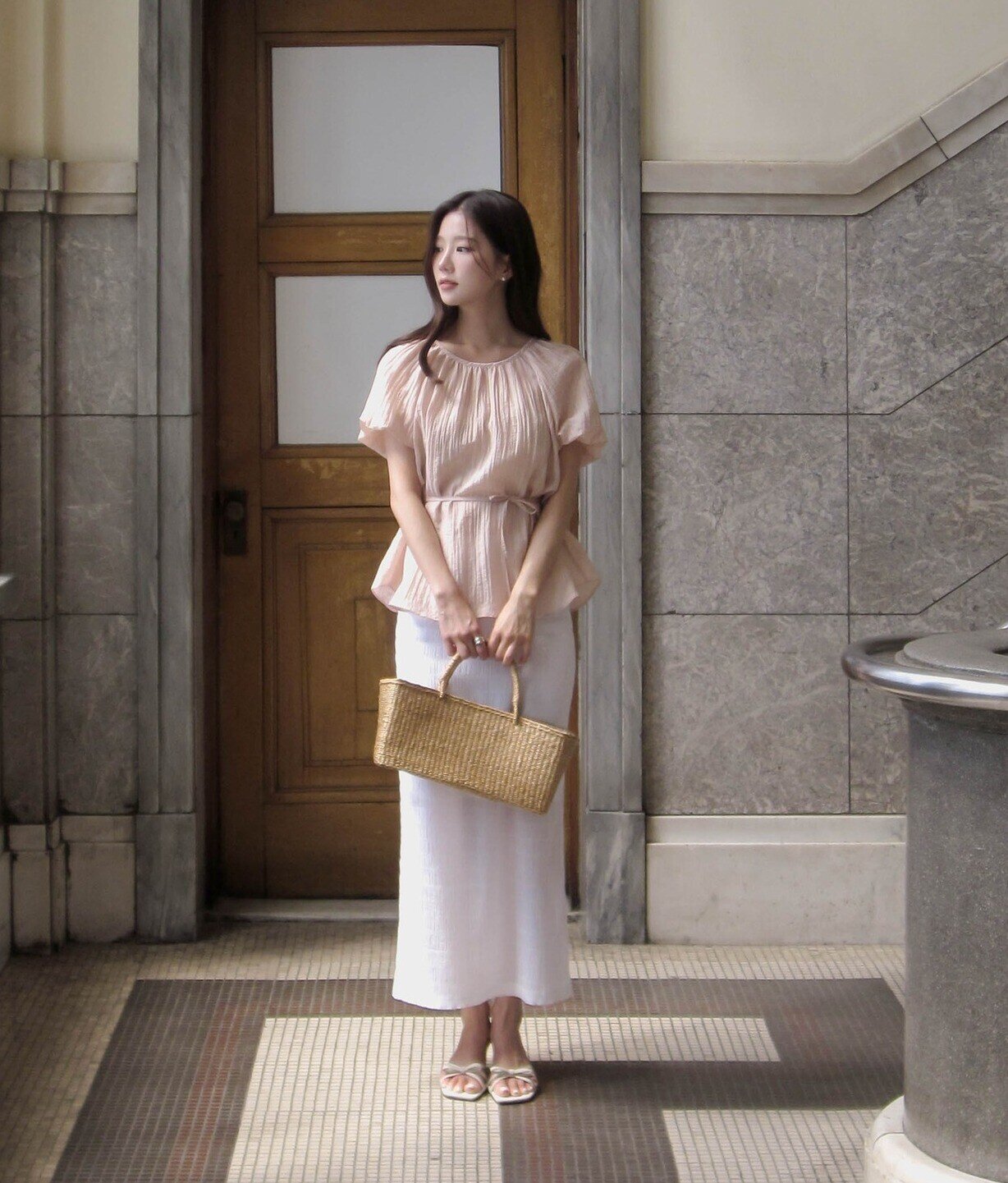 Chị em công sở muốn mặc đẹp mà vẫn thanh lịch, chỉ cần nắm 5 công thức amp;#34;chuẩn bàiamp;#34; này là đủ! - 19