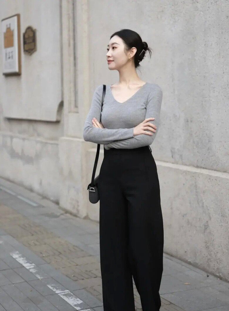 Từ ngày biết 5 công thức mặc đồ màu đen đẹp mùa Thu Đông này, tôi diện lên không còn già chát như xưa - 3