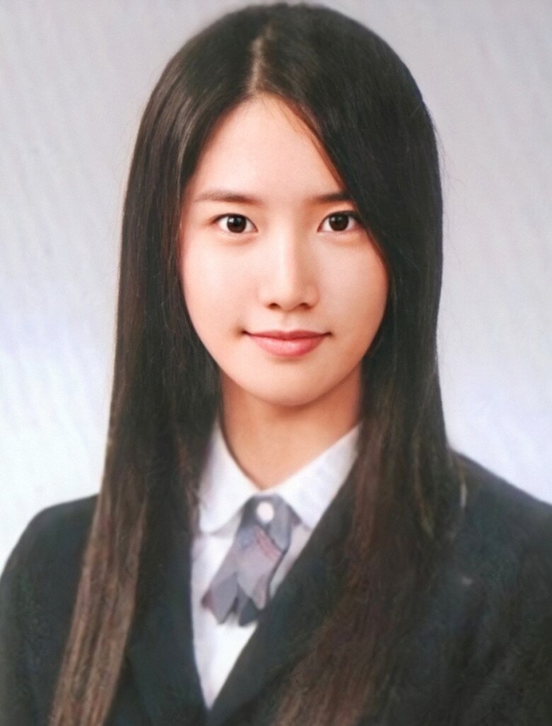 Bức ảnh tốt nghiệp cấp 3 của Yoona khiến cư dân mạng trầm trồ.