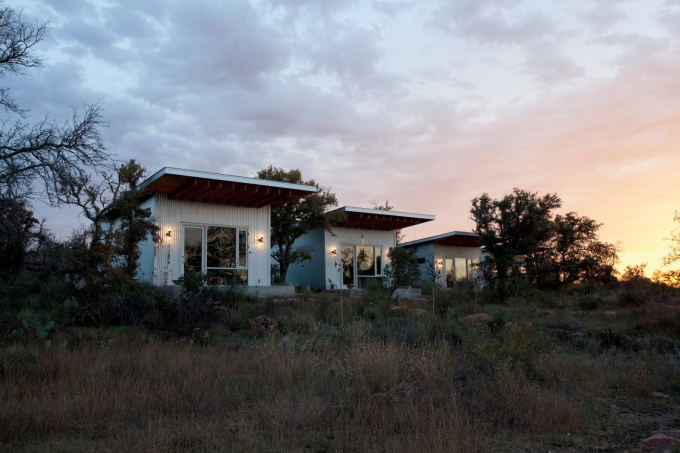 Các căn hộ đều nhìn thẳng ra sông. Ảnh: Dailymail