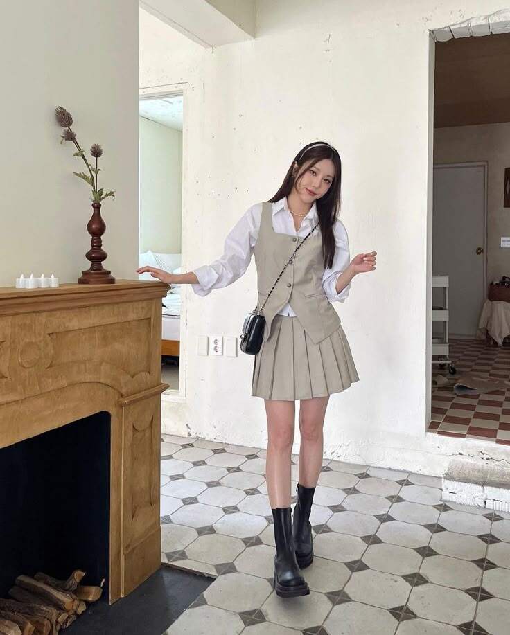 Món đồ “must-have” mùa thu – đông giúp đôi chân dài hơn đáng kể. Phần cổ chạm mắt cá và mũi nhọn tạo hiệu ứng thon gọn. Dễ phối với váy len, quần skinny hay áo blazer, giúp outfit thêm cá tính, sang trọng và thời thượng trong mọi hoàn cảnh.