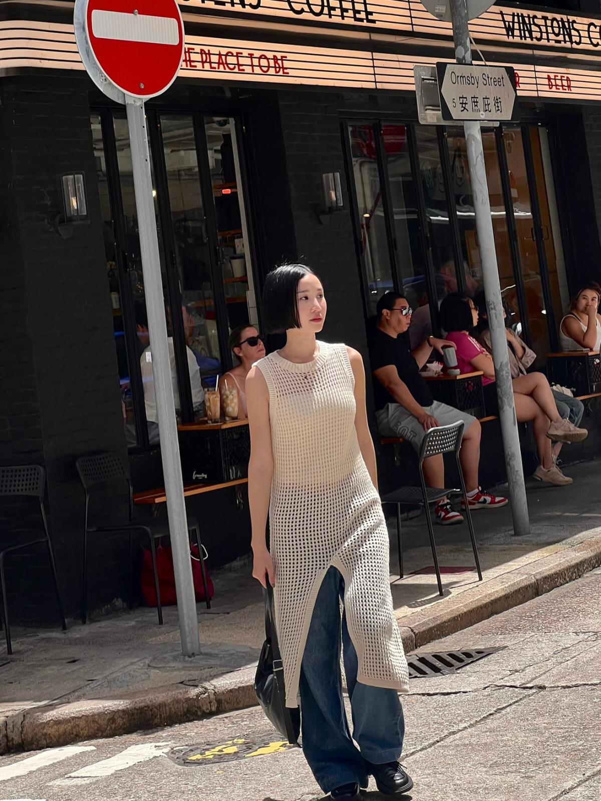 Trang phục dệt kim mỏng là một trong những món đồ được đẩy mạnh Thu năm nay. Giới trẻ Việt và thế giới lựa chọn chất liệu này bởi phù hợp với thời tiết, khí hậu ngày càng nóng lên. Cách chọn kiểu dáng và phối đồ của gen Z thể hiện sự phóng khoáng và sáng tạo.