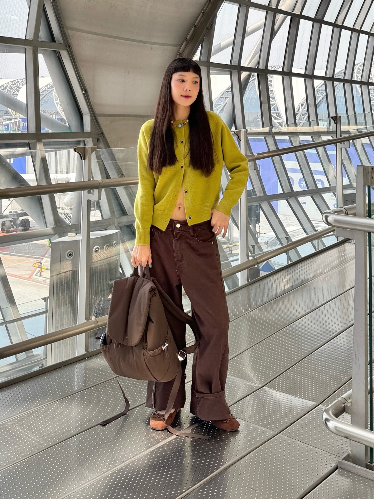 So với mọi năm, cardigan năm nay được làm mỏng hơn. Ngoài len truyền thống, áo còn được làm bằng cotton mỏng, vải lanh.