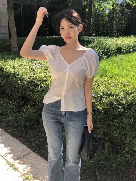 Cất hết sơ mi trắng đi, kiểu áo này mới thực sự là amp;#34;ngôi saoamp;#34; của dân công sở năm nay - 4