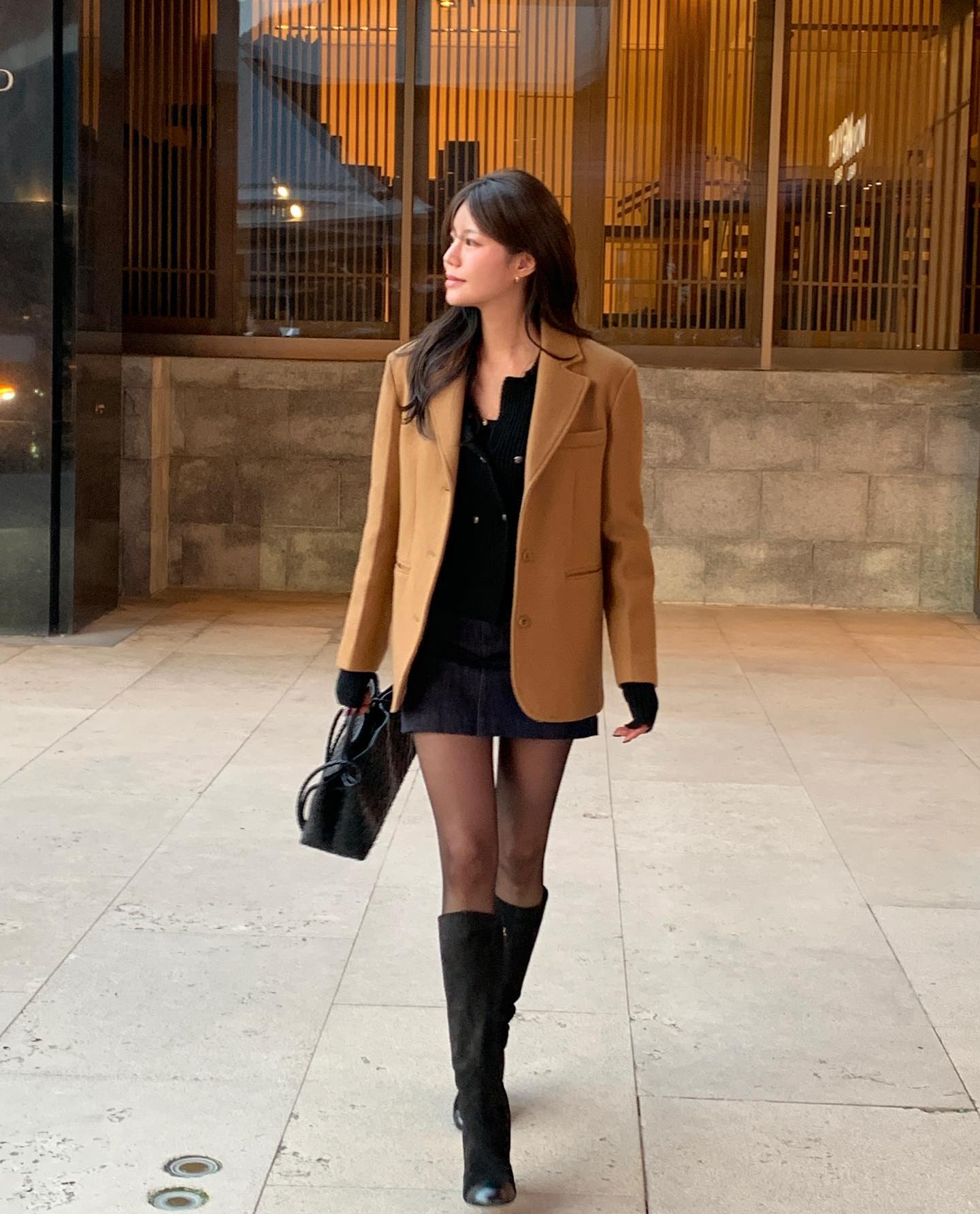 Hãy mặc áo khoác blazer theo cách này vào mùa thu, đảm bảo đẹp mãn nhãn đến nỗi ai nhìn cũng xuýt xoa - 1