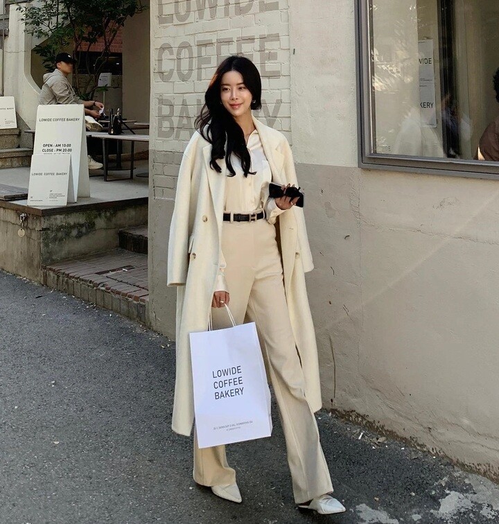 Tưởng dễ amp;#34;dìm dángamp;#34; nhưng quần be lại cực sang nếu diện đúng 4 kiểu này - 7