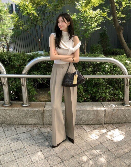 Tưởng dễ amp;#34;dìm dángamp;#34; nhưng quần be lại cực sang nếu diện đúng 4 kiểu này - 9