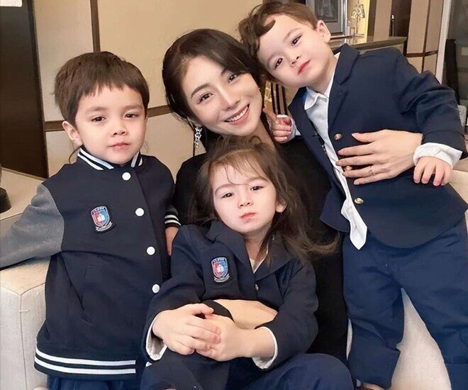Giờ đây, 3 đứa con lớn đã vào mẫu giáo, đáng yêu và được nuôi dạy rất tốt.