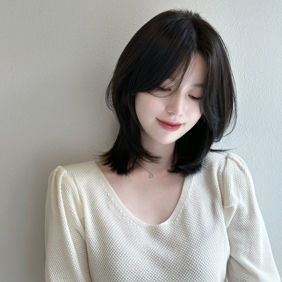 5 kiểu tóc đen chuẩn amp;#34;cứu cánhamp;#34; cho nàng mặt tròn: Che khuyết điểm cực khéo, tôn nét mềm mại, cắt xong ai cũng trầm trồ - 10