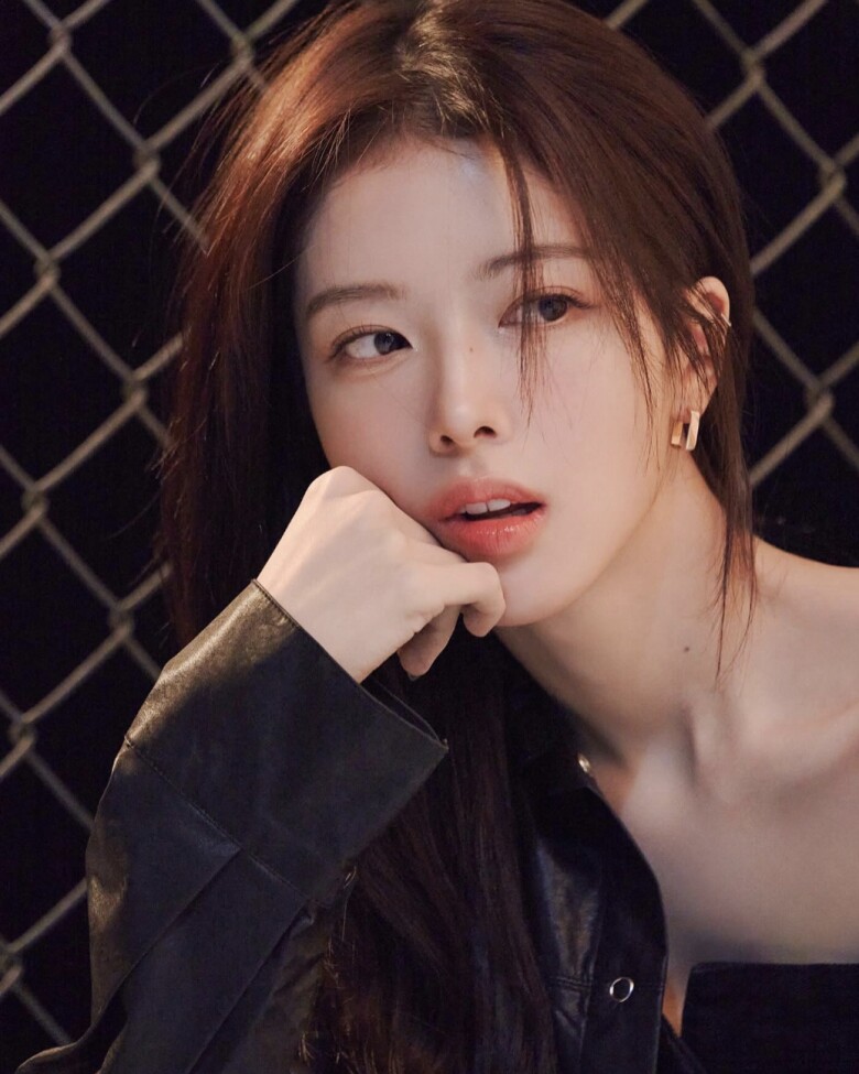 Nhờ kiên trì với nguyên tắc 8:2 cùng sinh tố ức gà, Roh Jeong Eui đã thành công lấy lại vóc dáng mảnh mai, đồng thời truyền cảm hứng sống lành mạnh đến khán giả trẻ. Ở tuổi 24, nữ thần ngôn tình không chỉ được ngưỡng mộ vì diễn xuất và nhan sắc, mà còn bởi sự kỷ luật và tinh thần yêu bản thân đúng cách.