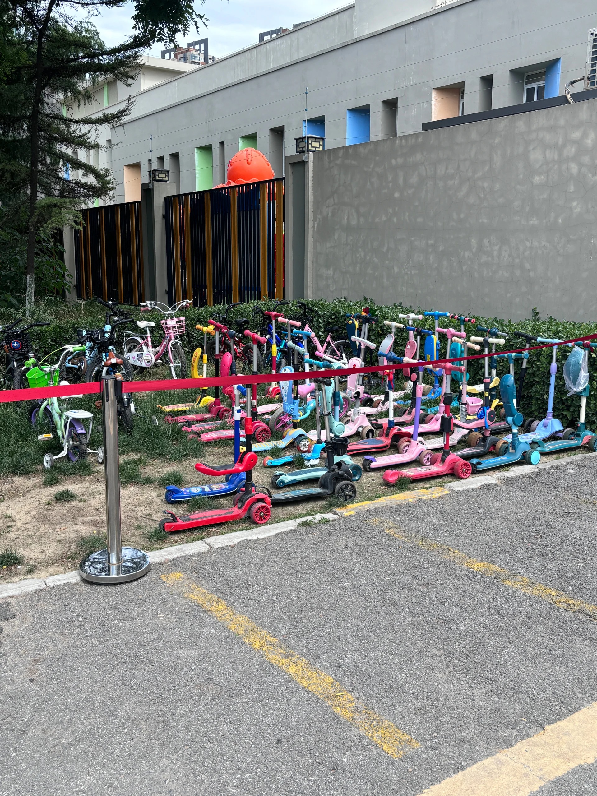 Bí mật phía sau bãi đỗ xe trường mầm non đang khiến MXH phát sốt- Ảnh 5.