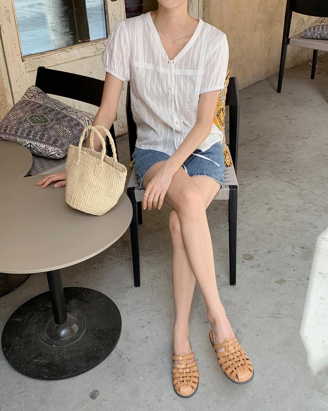 Phụ nữ U40 muốn amp;#34;cưa sừng làm nghéamp;#34; phải có 4 kiểu giày này trong tủ đồ: Diện đồ nào cũng sang, trẻ ra hơn vài tuổi - 13