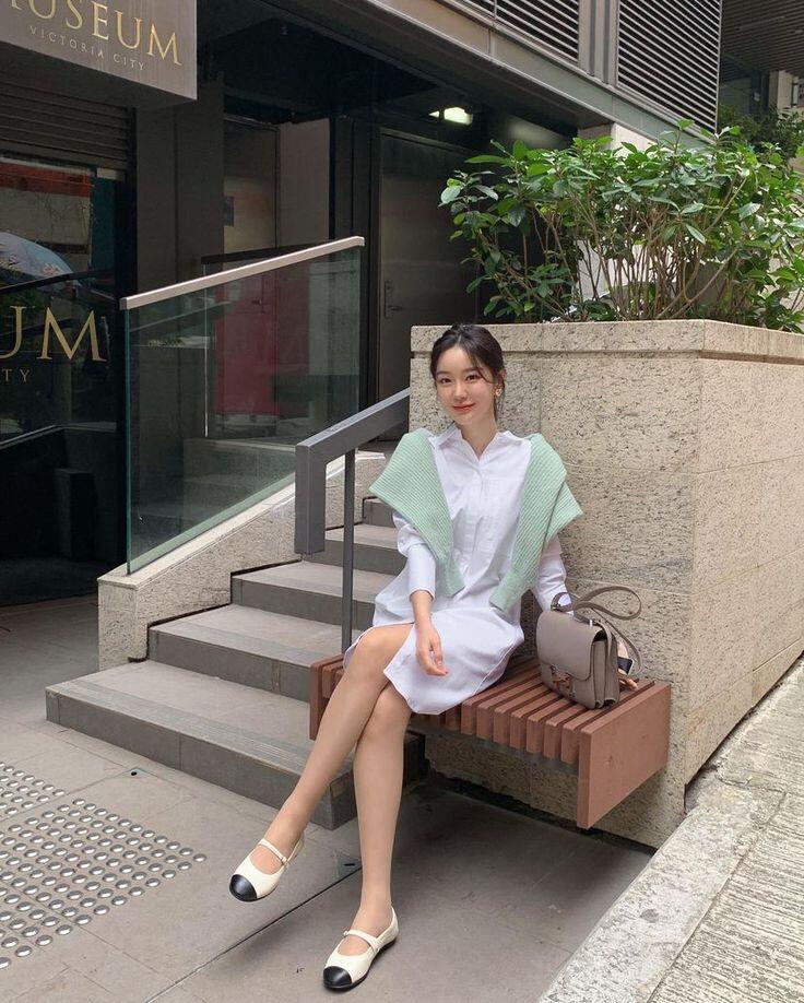 Phụ nữ U40 muốn amp;#34;cưa sừng làm nghéamp;#34; phải có 4 kiểu giày này trong tủ đồ: Diện đồ nào cũng sang, trẻ ra hơn vài tuổi - 5