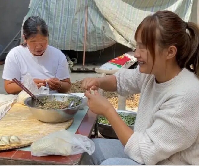 Tiểu Hiểu được chồng rủ về thăm quê sau thời gian làm việc xa nhà (Ảnh minh hoạ).