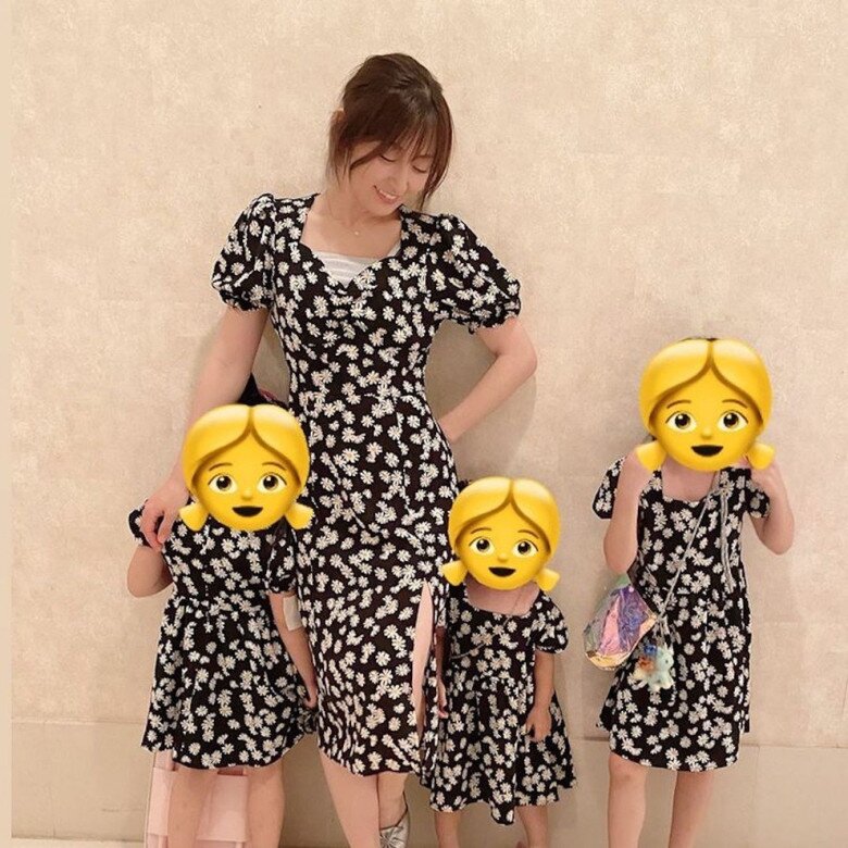 Sau khi ly hôn, cô thường chia sẻ những hình ảnh gần gũi bên 3 con.