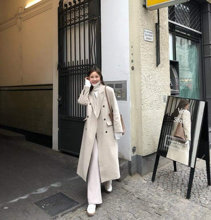 Mặc trang phục đồng màu là bí quyết đơn giản mà tinh tế, giúp bạn trông cao hơn và toát lên vẻ thanh lịch tự nhiên.