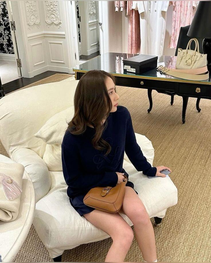 Vượt mặt màu đen, tông màu này đang khiến giới mộ điệu phát sốt, vừa tôn da, vừa “ăn gian” dáng cực đỉnh - 5