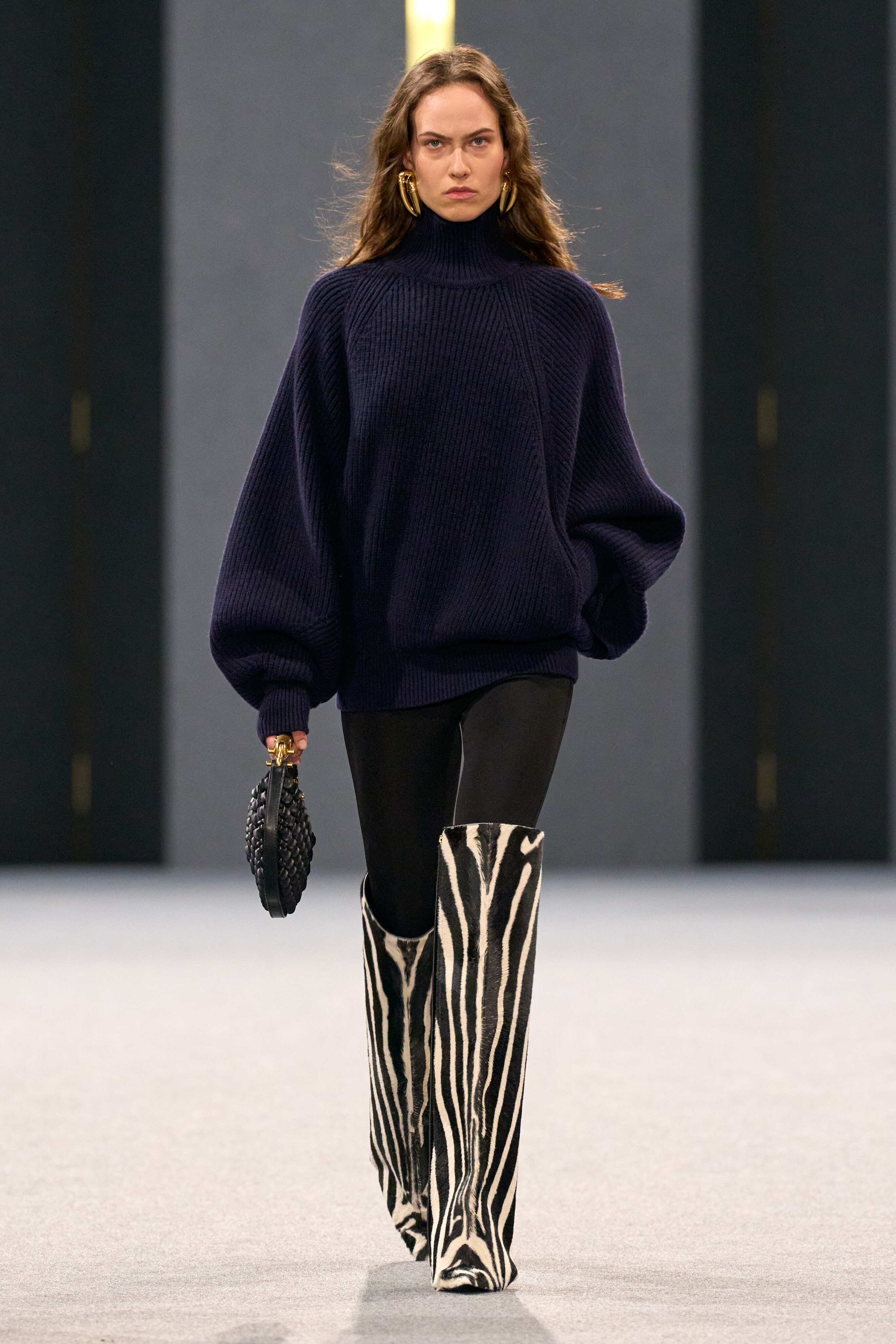 Vượt mặt màu đen, tông màu này đang khiến giới mộ điệu phát sốt, vừa tôn da, vừa “ăn gian” dáng cực đỉnh - 8