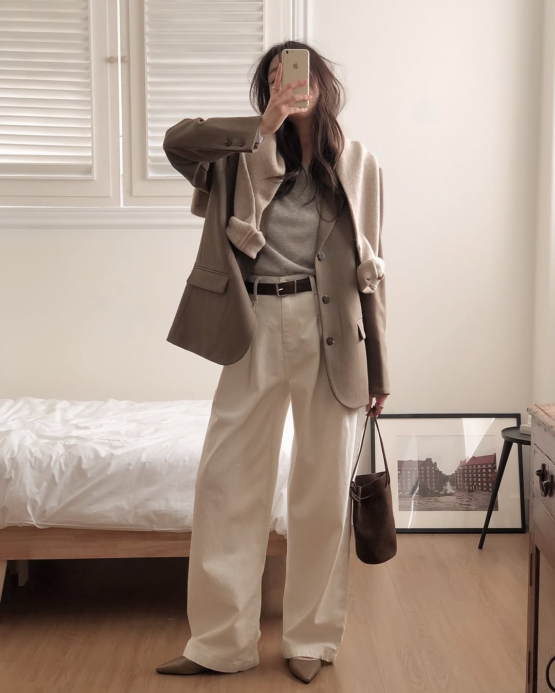 Chẳng cần nghĩ nhiều, mùa đông tôi vẫn sang khỏi bàn nhờ 5 kiểu áo này: Diện lên xinh hơn hẳn, nhìn phát đã thấy có gu - 11