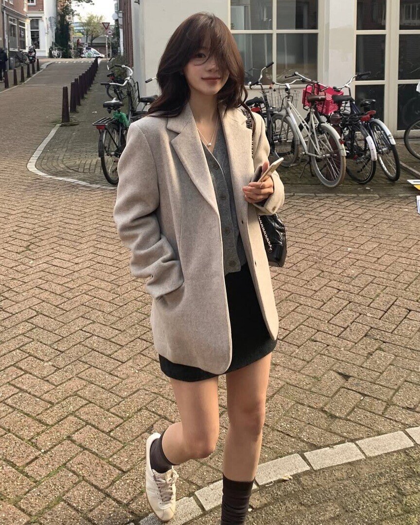  Blazer là món đồ “gánh team” mùa đông. Chỉ cần khoác lên người là tự khắc sang chảnh, thanh lịch và có gu hơn hẳn.